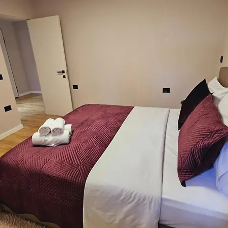 Apartment Capital Center Johani E Marini *
